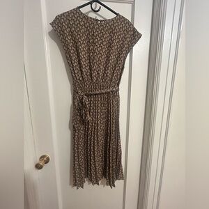 Elegant Patterned Pleated Midi Dress with Belt